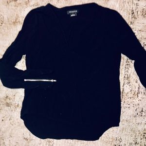Trouvé long sleeved black collarless top